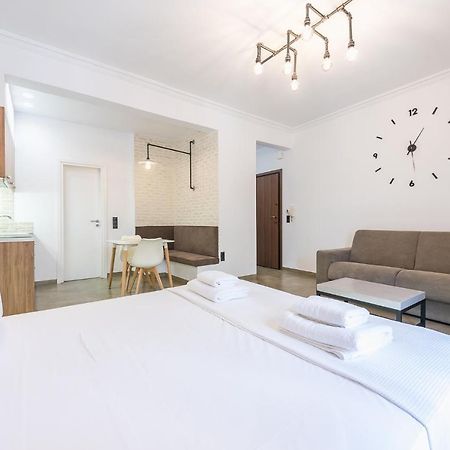 Stylish 1Br Apartment In The Heart Of Koukaki アテネ エクステリア 写真