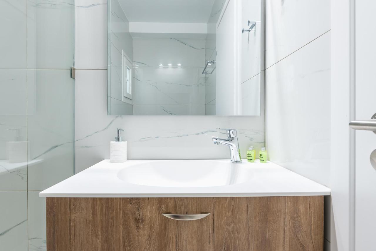 Stylish 1Br Apartment In The Heart Of Koukaki アテネ エクステリア 写真